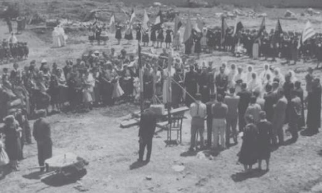 Se pone la primera piedra para la construcción del nuevo colegio
